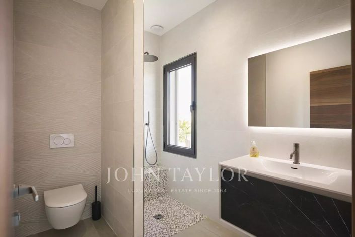 Image No.18-5 Bed House for sale