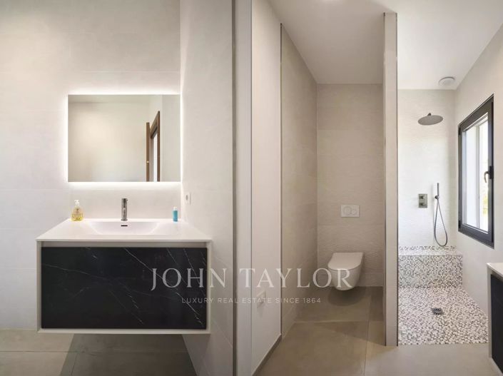 Image No.19-5 Bed House for sale