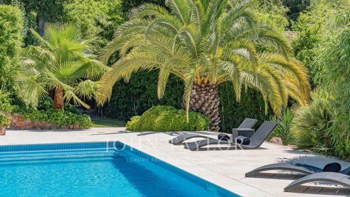 Image No.6-5 Bed House for sale