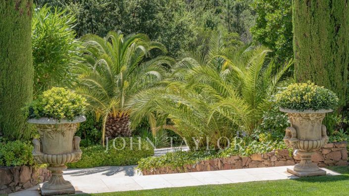 Image No.7-5 Bed House for sale