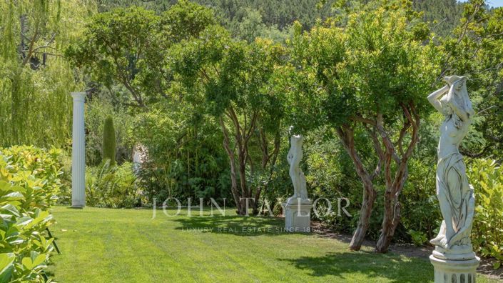 Image No.8-5 Bed House for sale