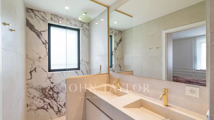 Image No.12-5 Bed House for sale