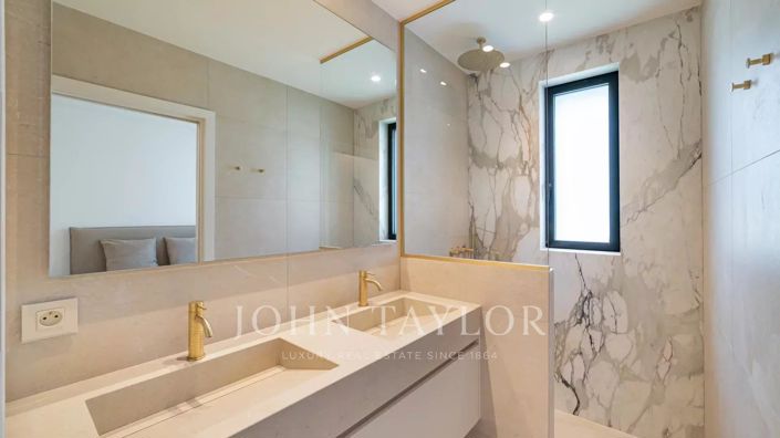 Image No.14-5 Bed House for sale