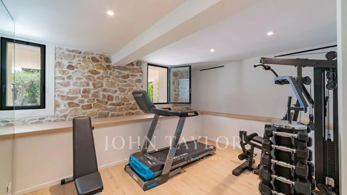 Image No.18-5 Bed House for sale