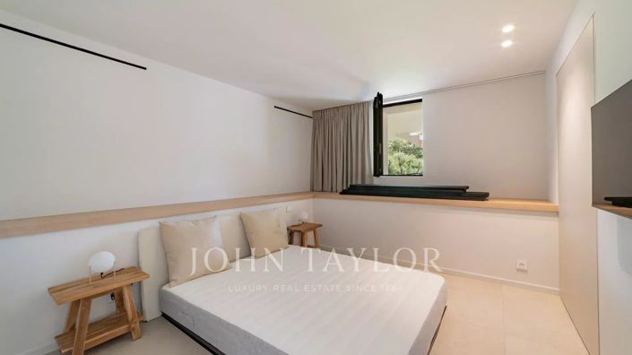 Image No.20-5 Bed House for sale