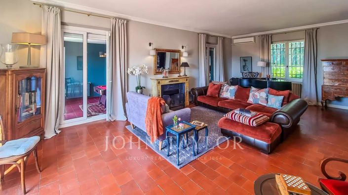 Image No.5-9 Bed House for sale