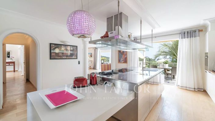 Image No.10-3 Bed House for sale