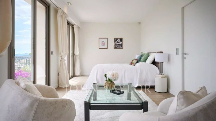 Image No.15-6 Bed House for sale