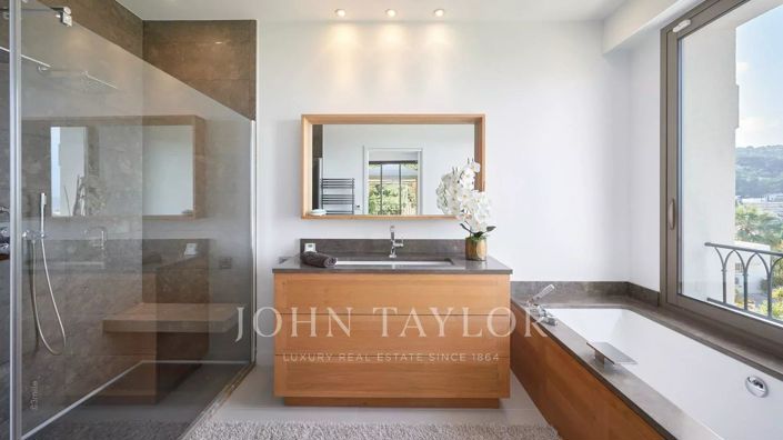 Image No.17-6 Bed House for sale