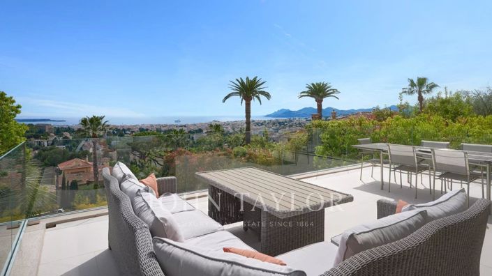 Image No.2-6 Bed House for sale