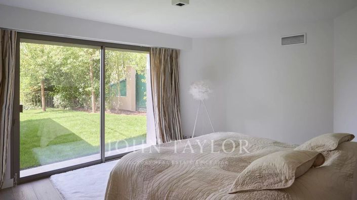 Image No.20-6 Bed House for sale