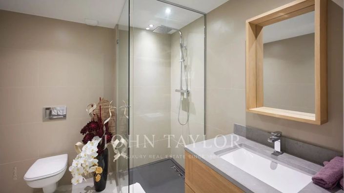 Image No.21-6 Bed House for sale