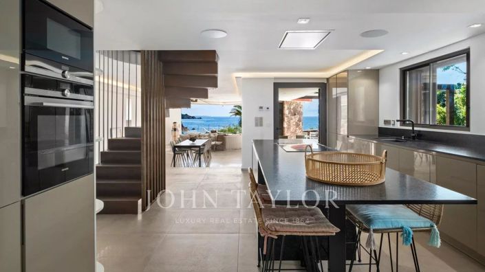 Image No.10-9 Bed House for sale