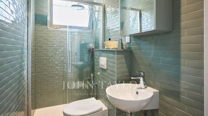 Image No.18-6 Bed House for sale