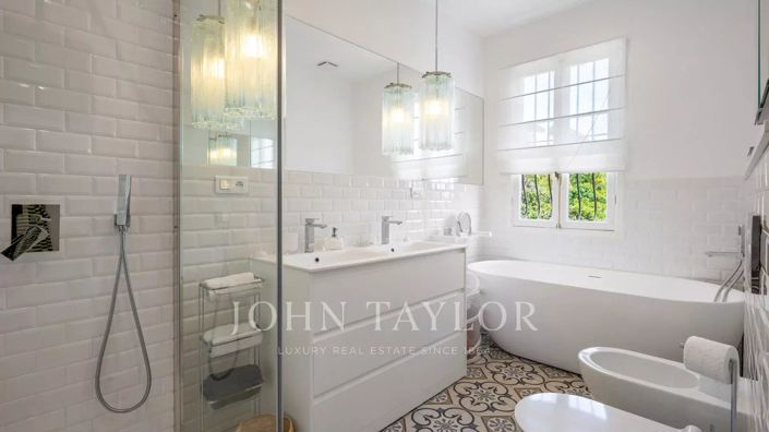 Image No.9-6 Bed House for sale