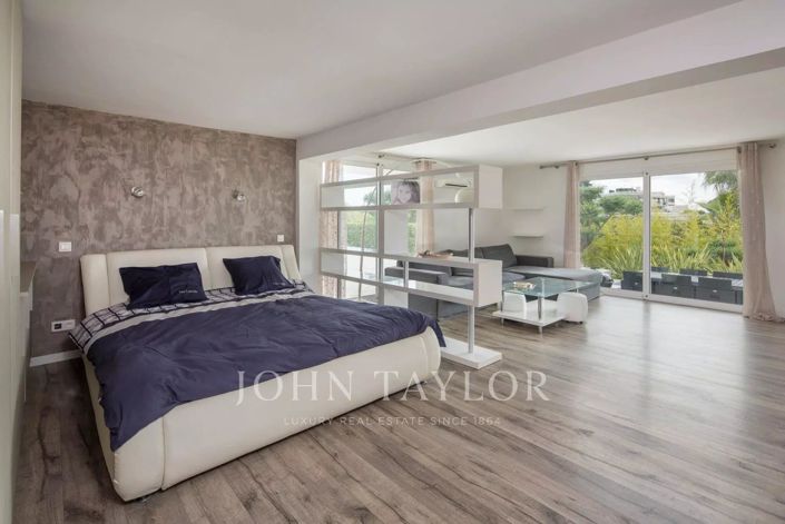 Image No.5-5 Bed House for sale