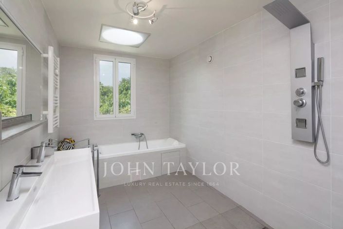 Image No.7-5 Bed House for sale