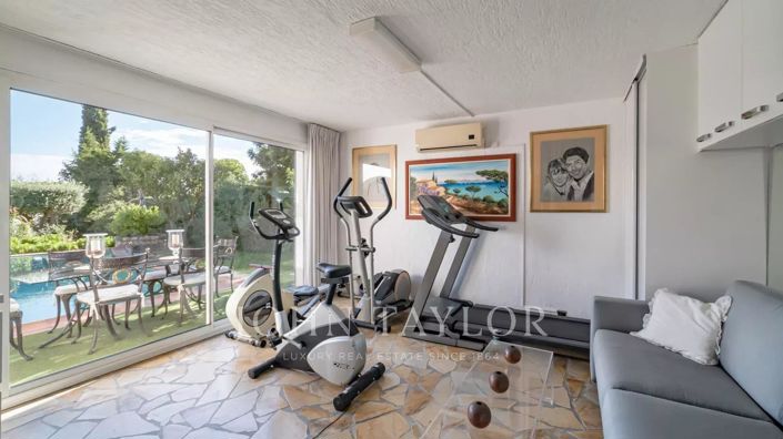 Image No.18-5 Bed House for sale