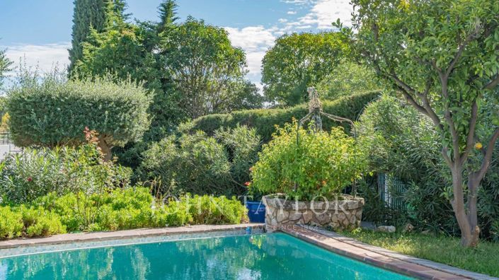 Image No.6-5 Bed House for sale