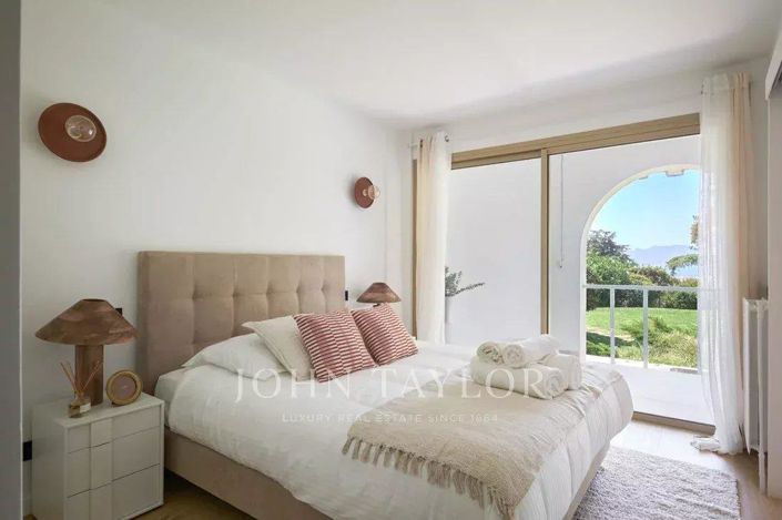 Image No.18-4 Bed Apartment for sale