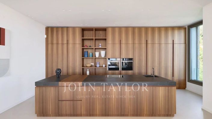 Image No.11-5 Bed House for sale