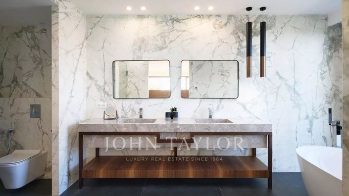 Image No.18-5 Bed House for sale