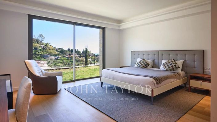 Image No.20-5 Bed House for sale