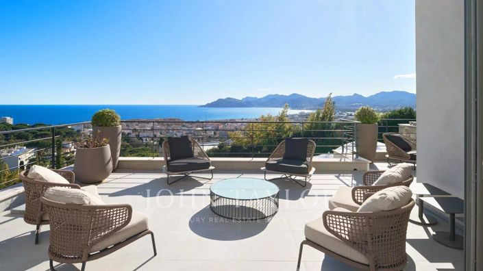 Image No.3-5 Bed House for sale