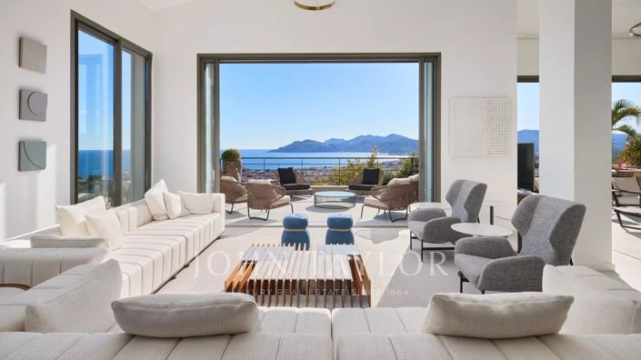 Image No.9-5 Bed House for sale