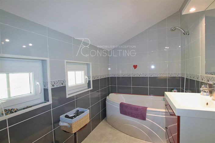 Image No.5-House for sale