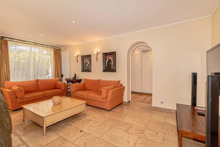 Image No.12-4 Bed House for sale