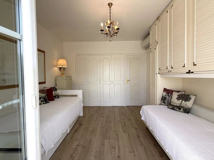 Image No.19-5 Bed House for sale