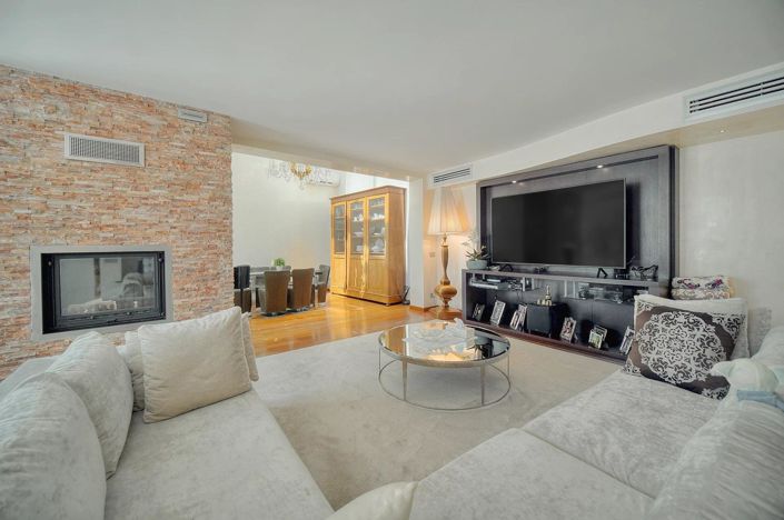 Image No.10-3 Bed House for sale