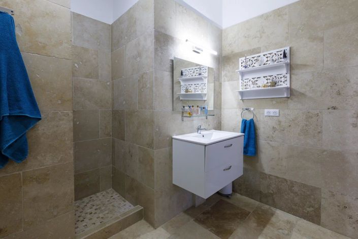 Image No.12-5 Bed House for sale