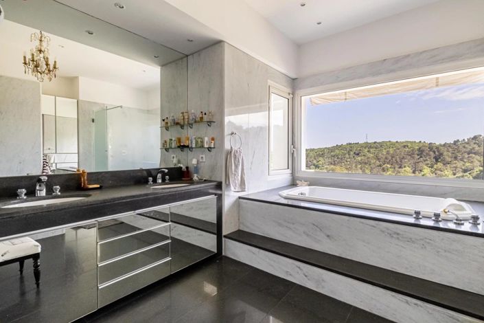 Image No.8-6 Bed House for sale