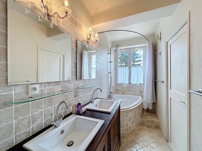 Image No.25-6 Bed House for sale