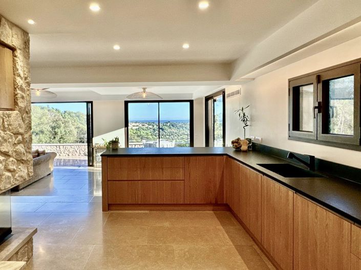 Image No.7-5 Bed House for sale