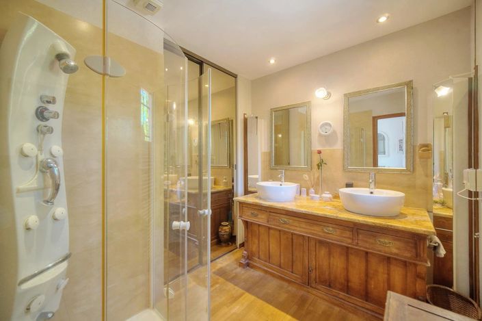 Image No.9-7 Bed House for sale