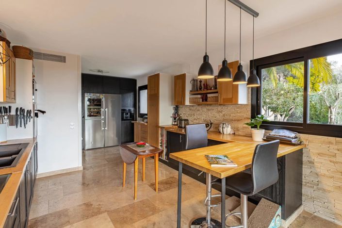 Image No.11-5 Bed House for sale