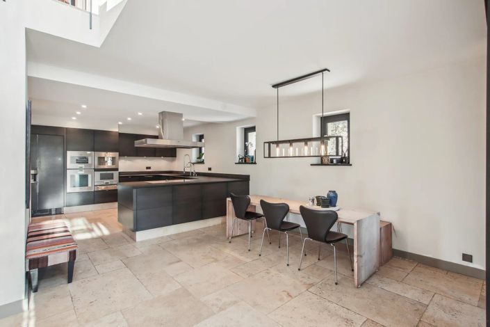 Image No.12-5 Bed House for sale