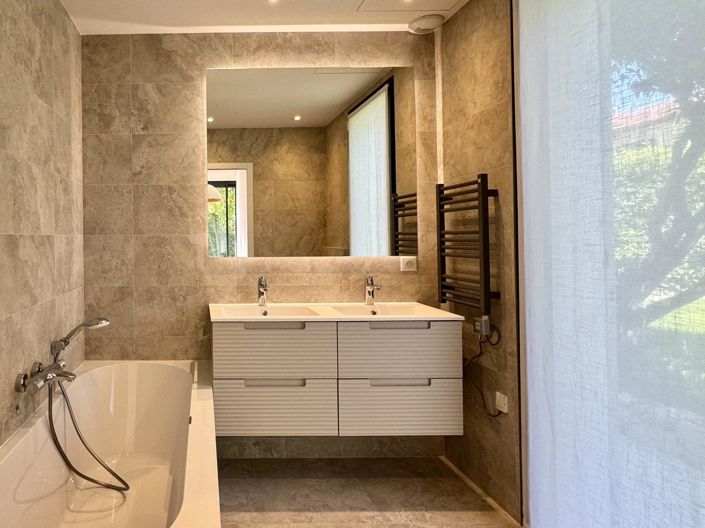 Image No.18-3 Bed House for sale