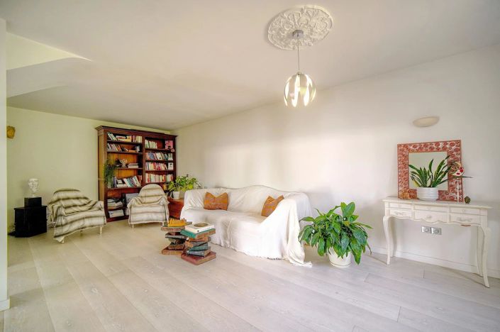 Image No.16-4 Bed House for sale