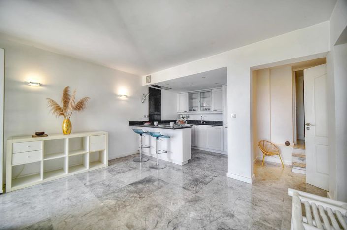 Image No.18-4 Bed House for sale