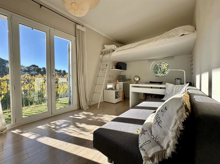 Image No.10-3 Bed House for sale