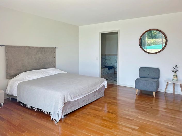 Image No.7-5 Bed House for sale