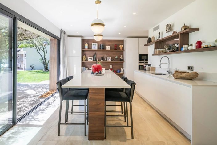 Image No.10-6 Bed House for sale