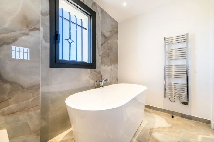 Image No.16-6 Bed House for sale