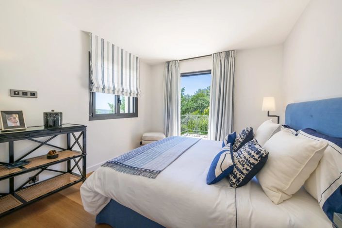 Image No.17-6 Bed House for sale