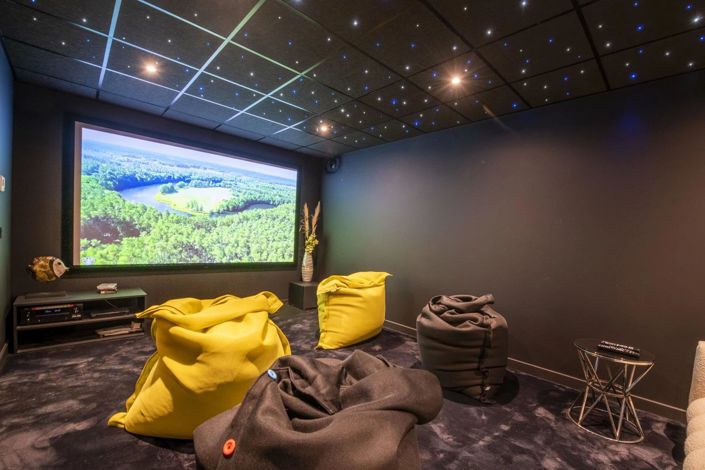 Image No.18-6 Bed House for sale