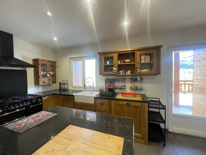 Image No.11-17 Bed House for sale